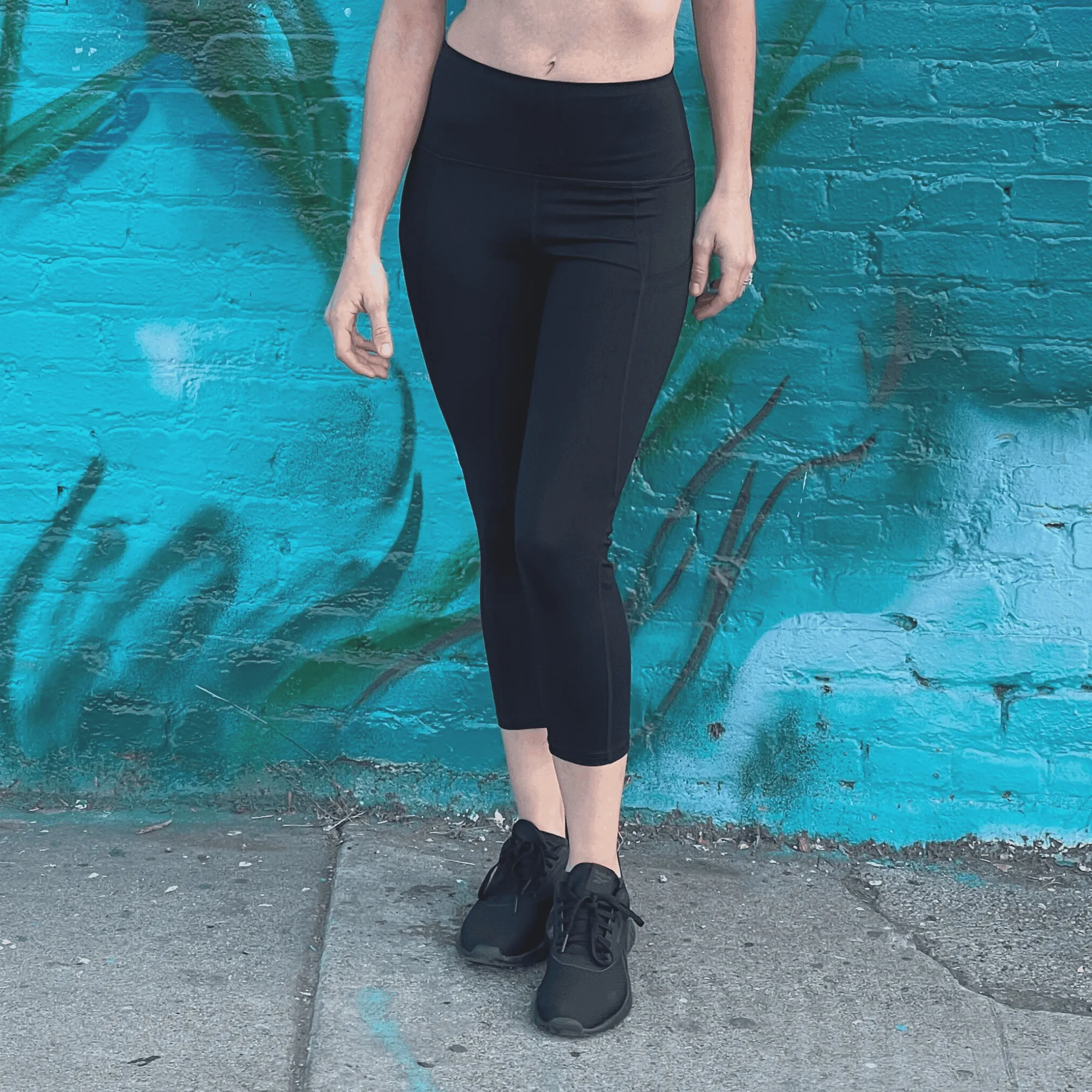 Seajoy Athletic High-Waisted Capri Leggings with Hip Pockets